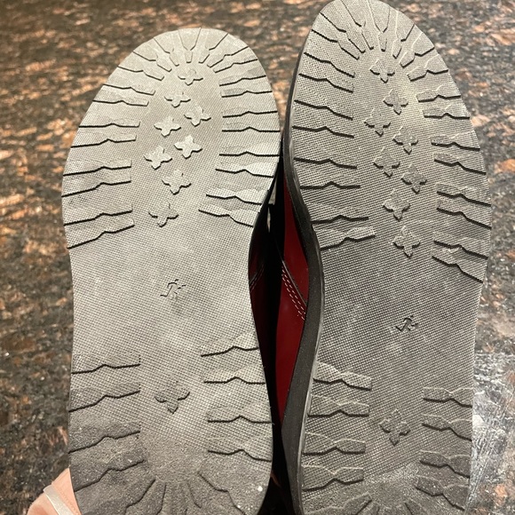 Want burgundy shoes - Picture 4 of 4